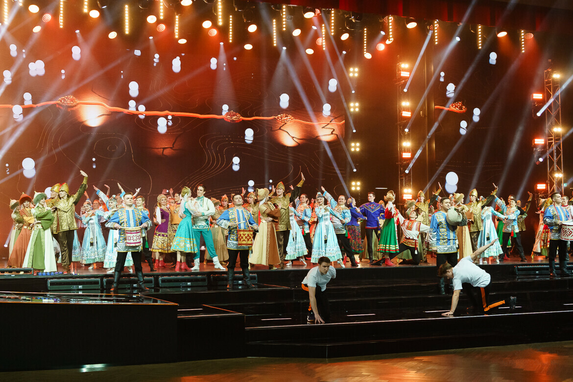 Сотрудники СТГ на концерте в Казани в честь открытия М12